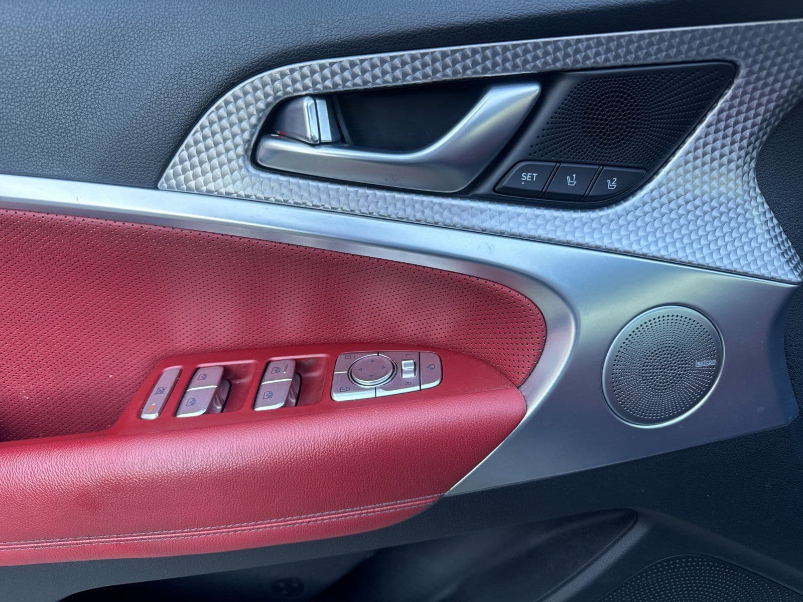2023 Genesis G70